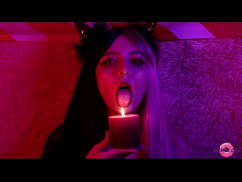 ❤️ Blowjob Ghairah dari Succubus Seksi dengan Mulut Penuh ❌ Lucah pada kami
