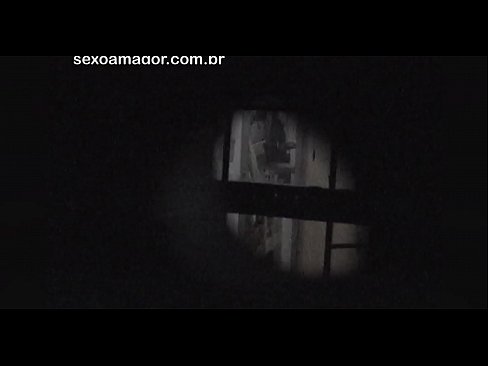 ❤️ Blondie dirakam video secara rahsia oleh intip kawasan kejiranan yang tersembunyi di sebalik batu bata kosong ❌ Lucah pada kami